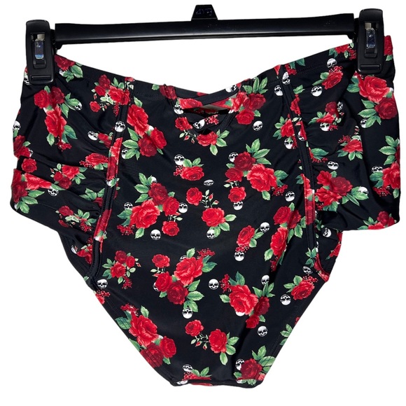Hot Topic Roses & Skulls Ruched High-Waisted Swim Bottoms Plus Size XL NWT - Picture 3 of 7